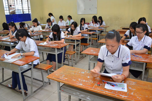 Đình chỉ thi 15 thí sinh, kỷ luật 1 cán bộ