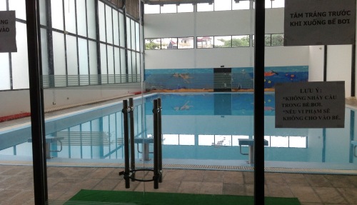 Bé trai chết trong bể bơi Trường Hà Nội Academy