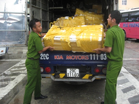 Phát hiện gần nửa tấn cá trắm nhập lậu từ Trung Quốc