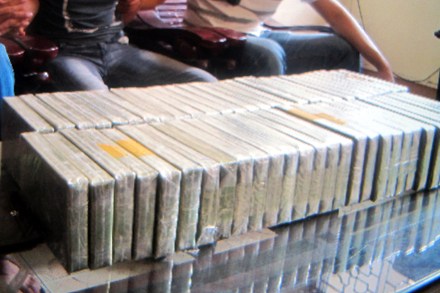 Bóc gỡ đường dây buôn 375 bánh heroin