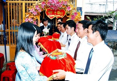 Đề xuất hạ độ tuổi kết hôn của nam giới xuống 18