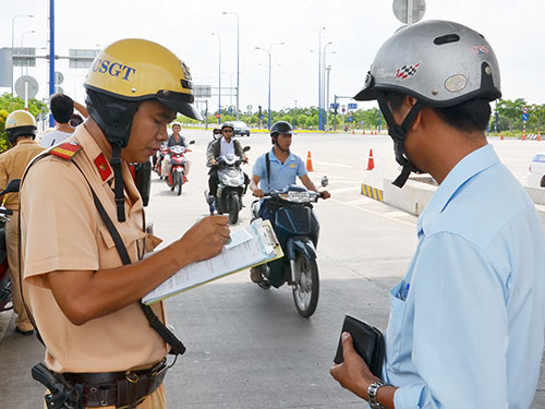Hủy quy định “chụp ảnh CSGT phải xin phép”
