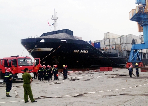 Hải Phòng: Cháy container trên tàu chở hóa chất