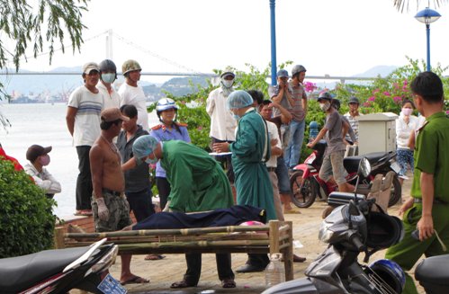 Phát hiện đôi nam nữ buộc tay nhau trôi sông Lạch Tray
