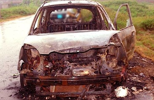 Bị đốt xe, lột quần áo, tài xế taxi Mai Linh mặc đồ lót hô "cướp"