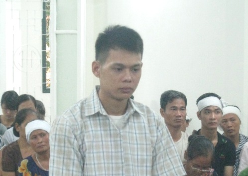 Đi cướp bị “nhận mặt” liền đâm chết chủ nhà