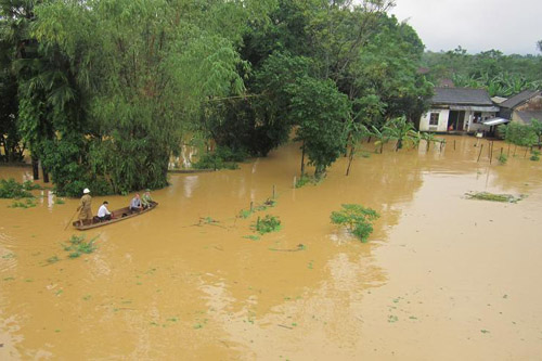 Miền Trung: 21 người chết và mất tích do bão, lũ