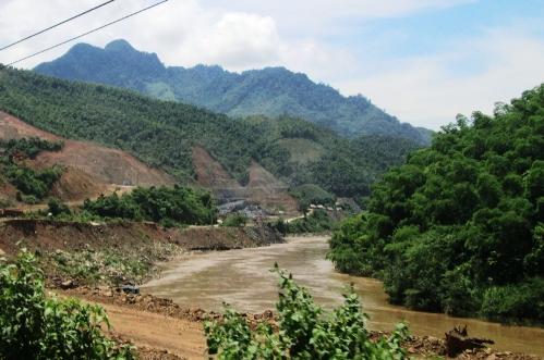 Lật thuyền trên sông Mã, 2 người mất tích