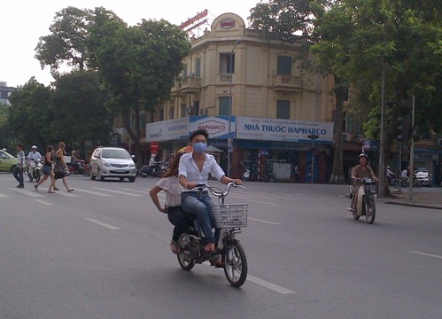 CSGT hóa trang quay camera xe đạp điện vi phạm