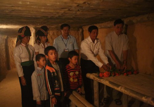 Mường Phăng khóc khi nghe tin Đại tướng qua đời