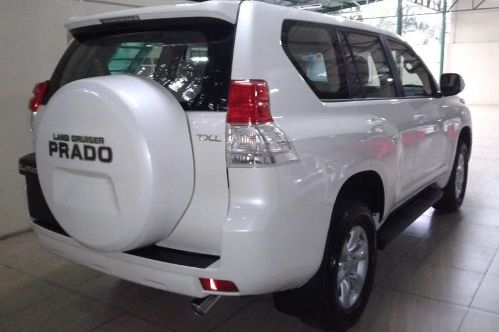 Triệu hồi 126 xe Land Cruiser Parado và Hiace để sửa chữa
