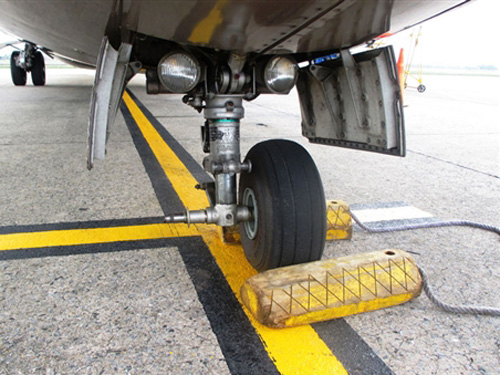 Kết luận vụ máy bay ATR72 rơi lốp: Do kẹt vòng bi hoặc nứt ngầm
