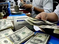 "Thụt két" gần 249.000 USD, thủ quỹ ngân hàng tráo bằng tiền âm phủ