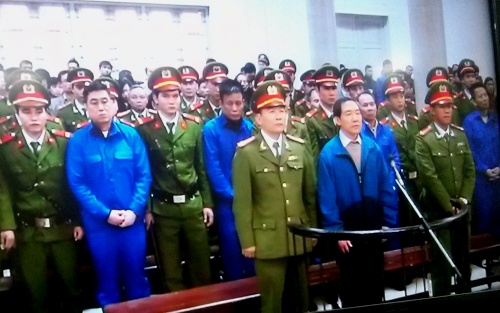 Nghe bị tử hình, người thân Dương Chí Dũng, Mai Văn Phúc bật khóc