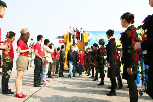 Sân bay Nội Bài gồng mình đón hành khách thứ 12 triệu của năm