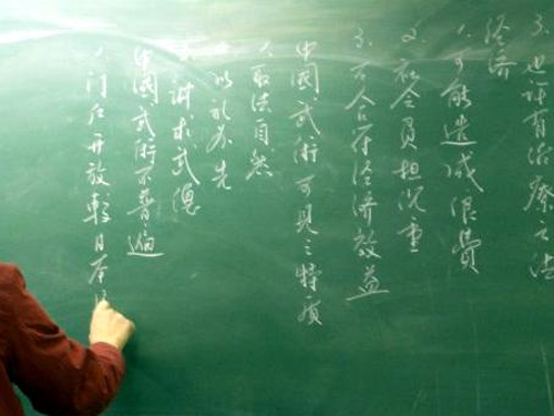 Không dạy tiếng Hoa đại trà từ bậc tiểu học