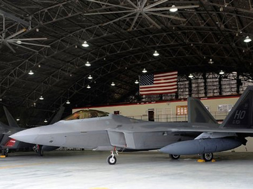 Phi công Mỹ không chịu lái F-22 Raptor