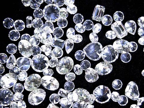 Nuốt tới 220 viên kim cương để buôn lậu