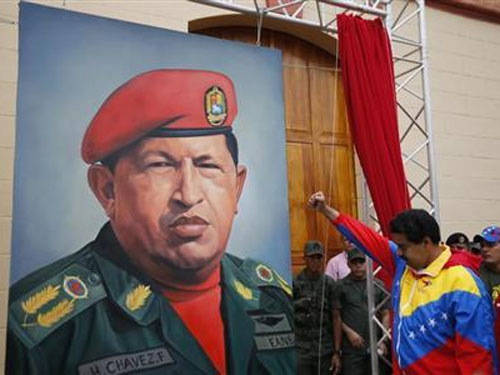 Tổng thống Hugo Chavez “liệt nửa người”