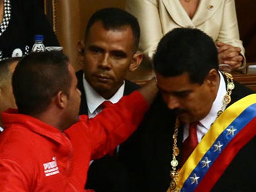 Vệ sĩ ra tay trong lễ nhậm chức tổng thống Venezuela