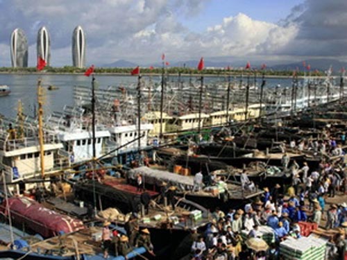 32 tàu Trung Quốc xâm phạm Trường Sa