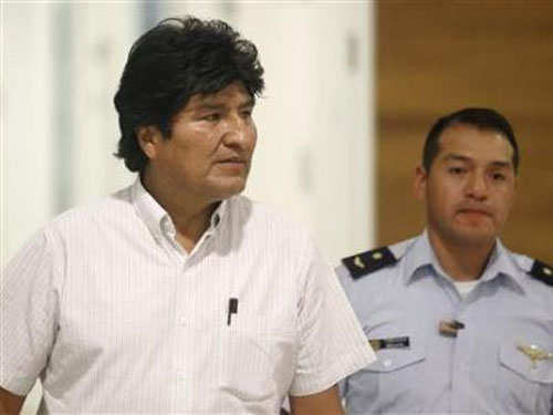 Nghi có Snowden, máy bay chở Tổng thống Bolivia phải hạ cánh