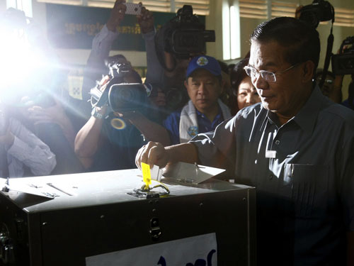 Ông Hun Sen im lặng bất thường