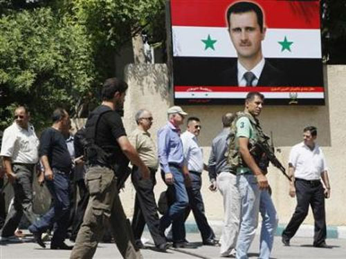 Anh rút lui, Pháp "vẫn trừng phạt Syria"