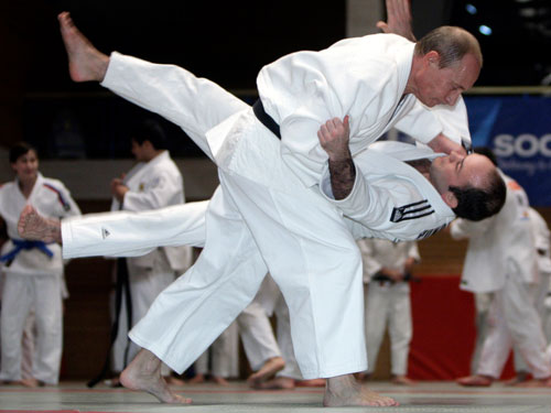 Hàn Quốc tặng ông Putin đai Taekwondo cửu đẳng