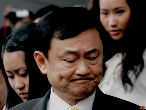 Các con ông Thaksin chạy khỏi Thái Lan?