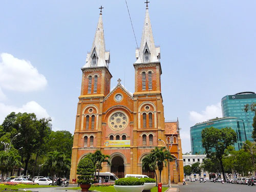 Nhà thờ Đức Bà: Cổ kính và uy nghiêm
