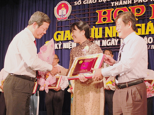 Họp mặt, giao lưu nhân ngày Nhà giáo Việt Nam