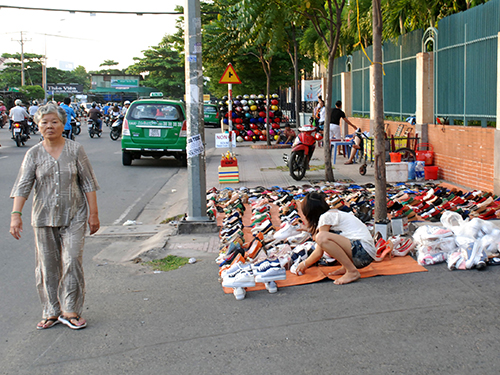 Lòng, lề đường chưa thông thoáng