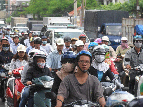 Thu phí bảo trì đường bộ: Rối rắm, phiền toái
