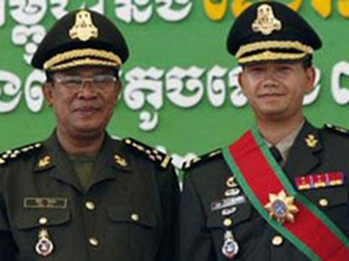 Cả nhà làm chính trị