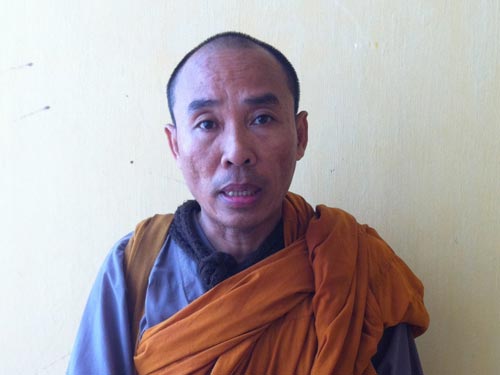 Tạm giữ sư giả túi rủng rỉnh hàng chục triệu đồng