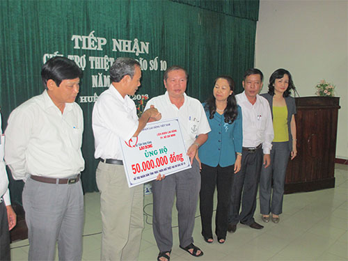Trên 686 triệu đồng giúp người dân vùng bão lũ