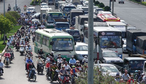 Không quản được thì cấm?