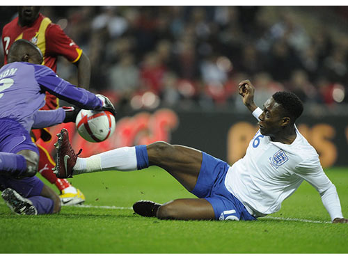 Welbeck vắng mặt, tuyển Anh lo