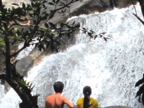 Kỳ vĩ núi Ông, thác Bà