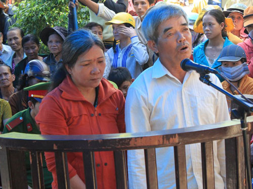 Hành hạ con nuôi, vợ chồng cùng ngồi tù