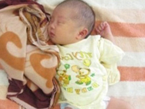 Một bé gái sơ sinh bị bỏ rơi tại Bệnh viện Trung ương Huế