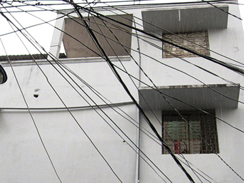 Bị cấm yêu, nhảy lầu tự vẫn