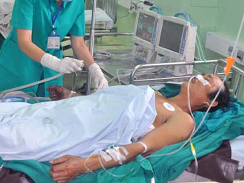 Trộm đâm chủ nhà chạy thoát thân