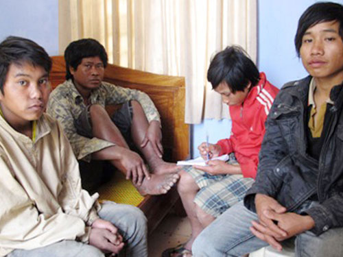 4 lao động bị hành hạ, dọa giết chết tại bãi vàng