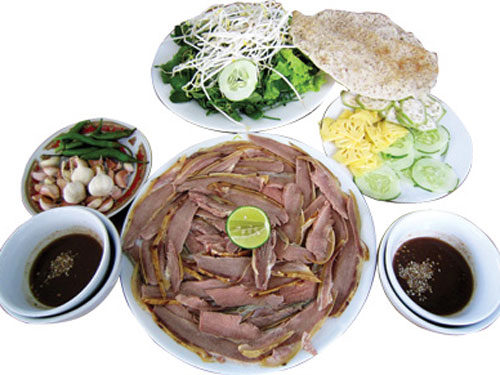 Đây, bê thui Cầu Mống!