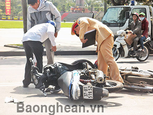 Chưa kịp rẽ vào hẻm đã bị tông chết