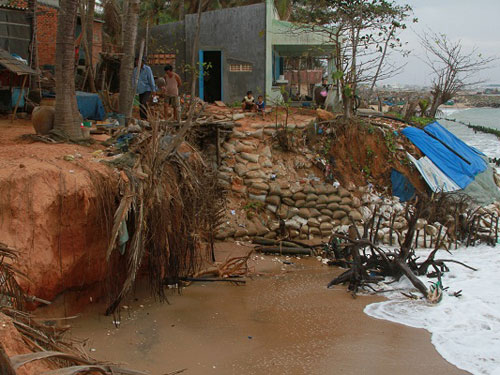Trong một đêm biển nuốt 18 căn nhà