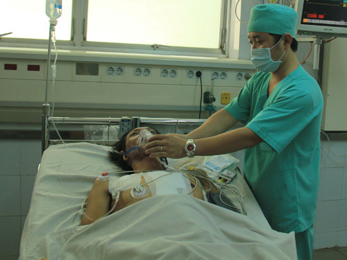 Cãi trong sòng bài, bị đâm thủng tim