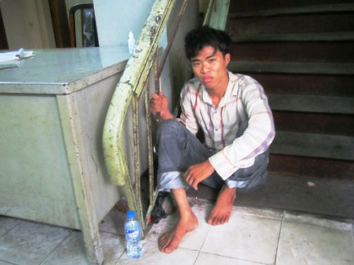 Chân bị dính chặt bùn, cướp đành "chịu chết"!